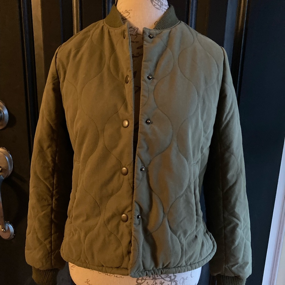 “Madewell” quilted army green bomber  jacket. Beautiful and firted